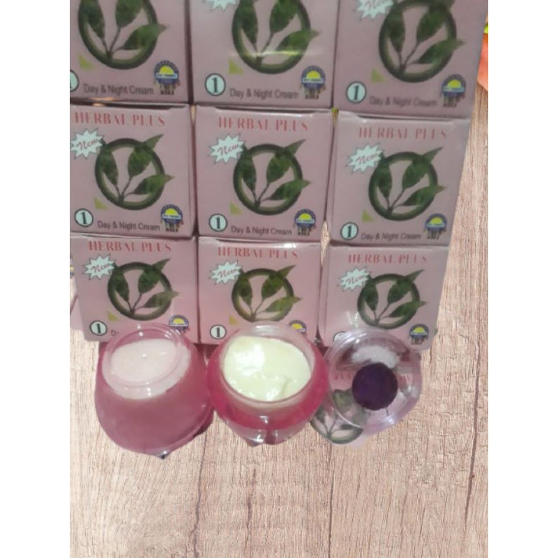 CREAM HERBAL PLUS HOLO DAUN ASLI 2IN1