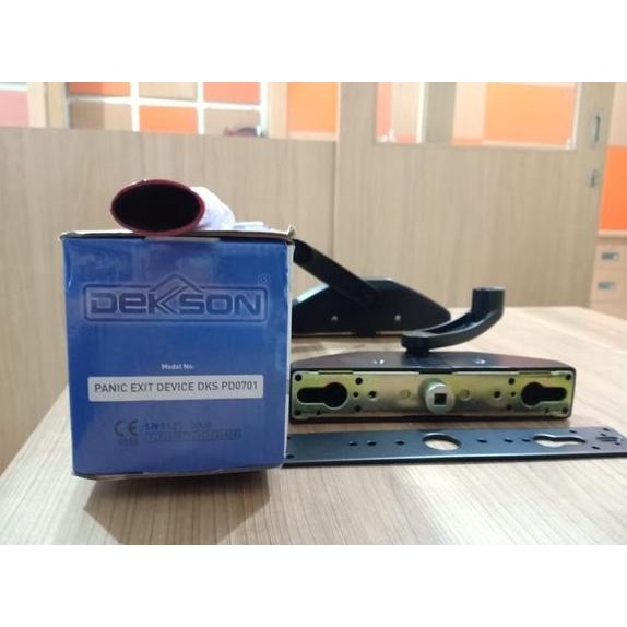 Panic Exit Device For Steel Door With Rimlock Panic Bar Exit Pd 0701