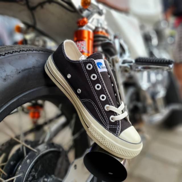 Ventela 70s low black natural