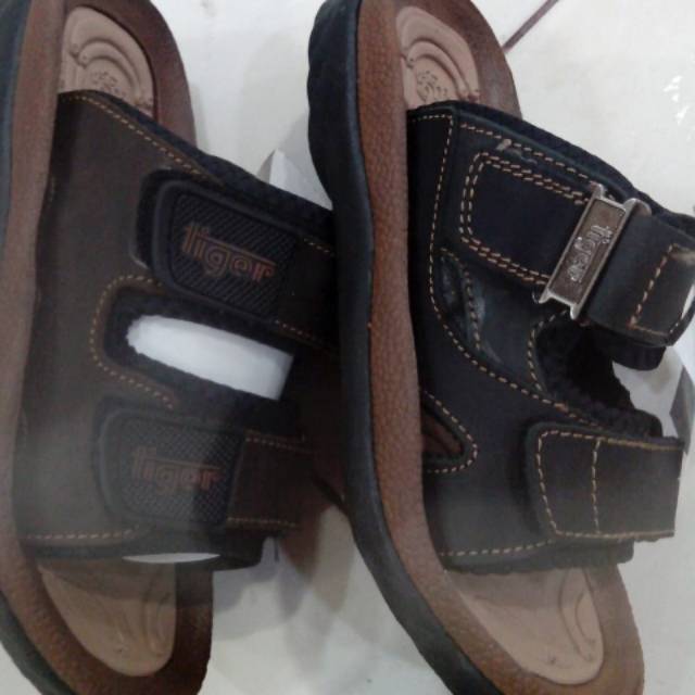 Sendal pria kulit asli tiger E,kwalitas bagus awet dan tahan lama,ukuran tersedia dari 38/42