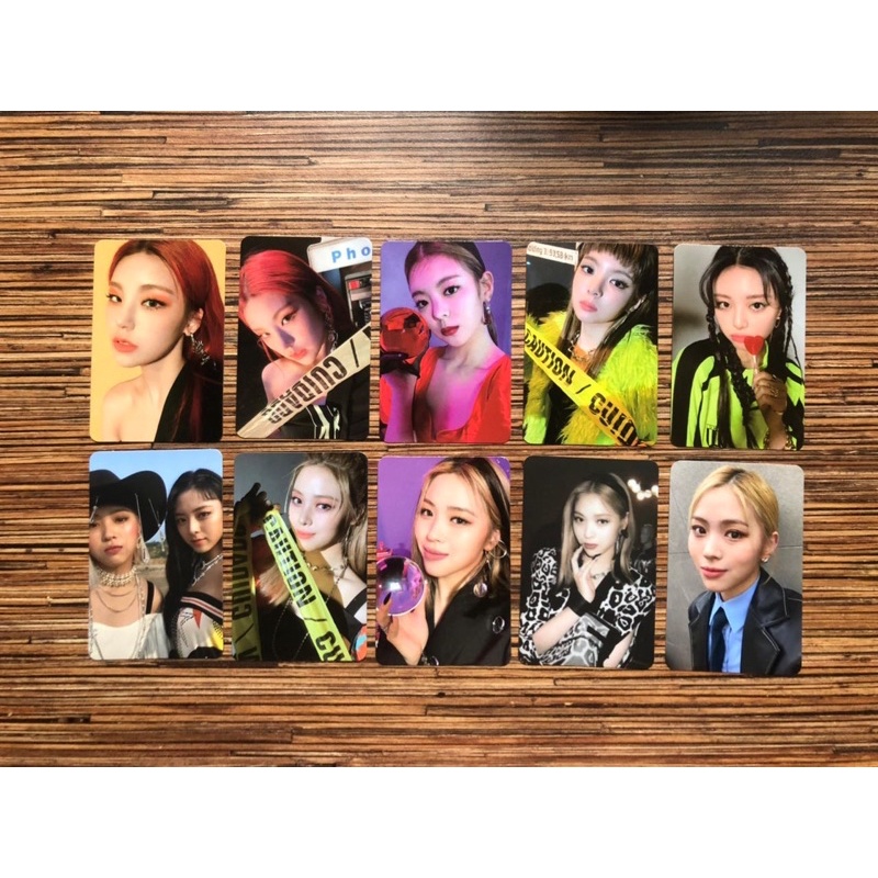 ITZY Photocard - Guess Who Not Shy Yeji Lia Ryujin Chaeryeong Yuna
