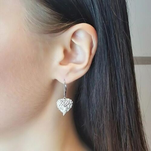 Anting Bentuk Sayap Malaikat Bahan Stainless Steel Aksen Berlian Untuk Wanita