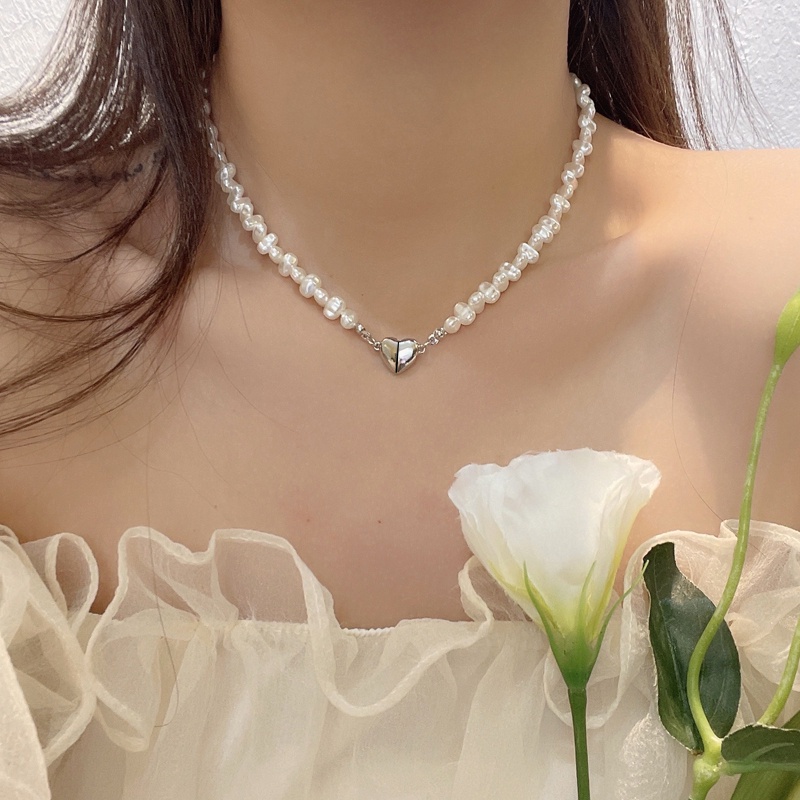 Kalung Choker Rantai Silver Hias Liontin Hati Rumbai Kristal Mutiara Magnetik Untuk Wanita