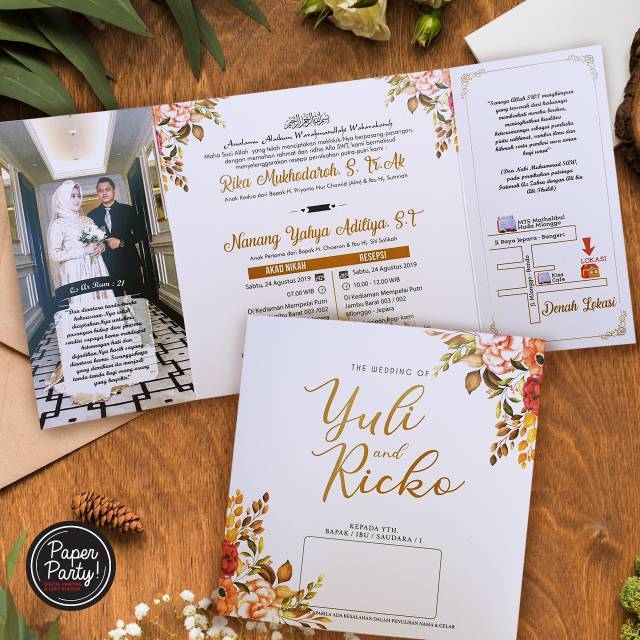 Undangan pernikahan vintage tema bunga rose cream