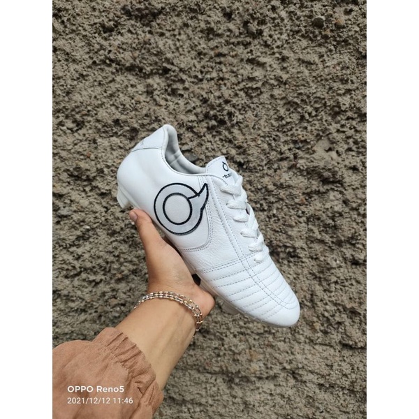 Sepatu Bola Ortus Terbaru Putih2025Bahan kulit sapi