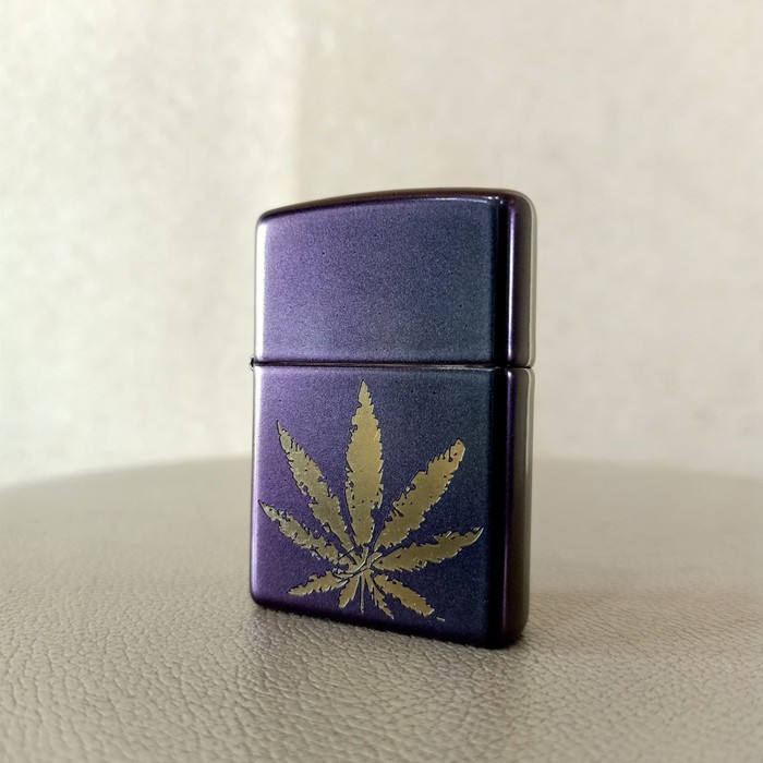 Zippo 49185 Cannabis Design Engrave