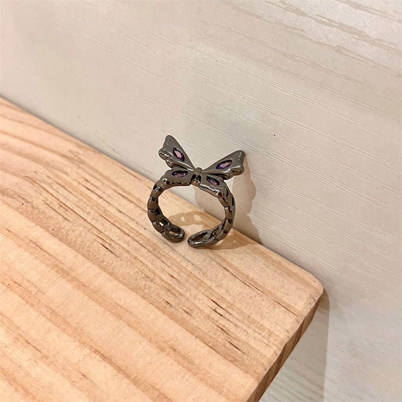 Cincin Desain Kupu-Kupu Warna Hitam Ungu Aksen Berlian