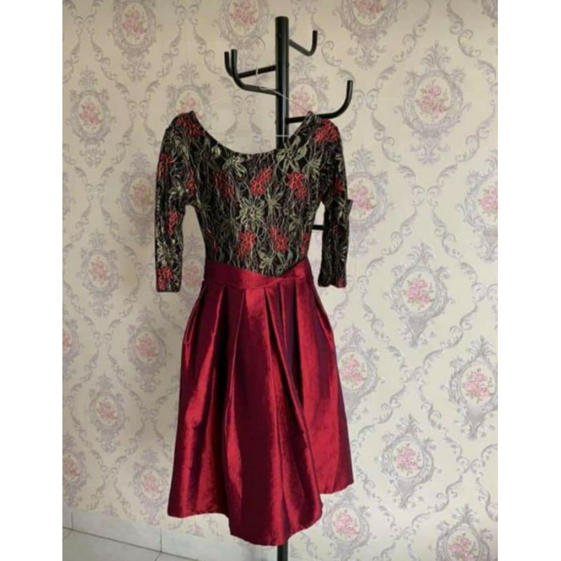 DRESS PESTA MAROON