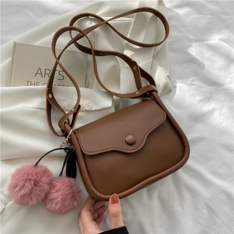 SELEMPANG WANITA STARLA IMPORT - SLING BAG FREE GANTUNGAN POM POM