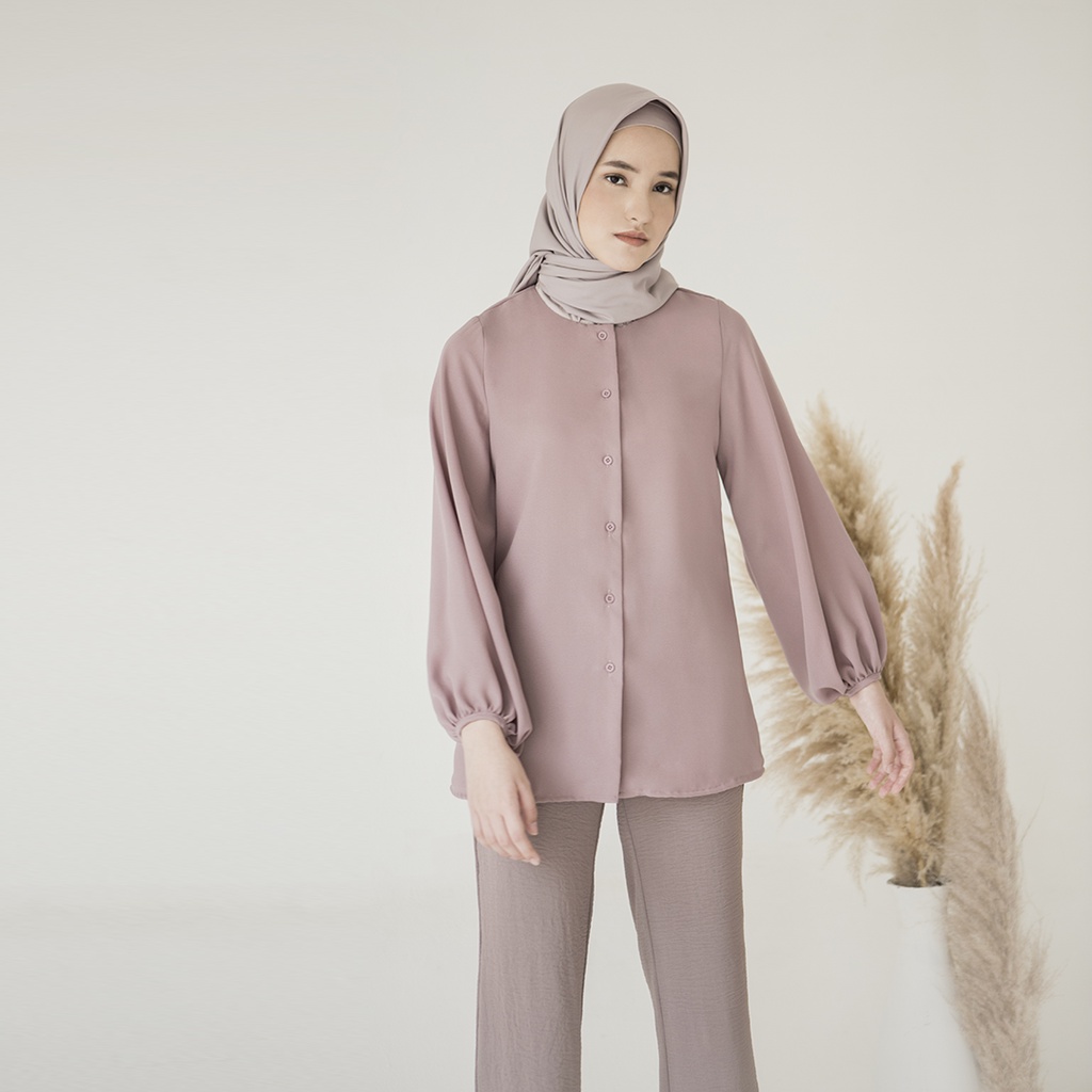 Kalinda by Aska Label - Atasan blouse wanita basic polos bahan crepe full kancing busui friendly wudhu friendly warna Taupe, Deep Cranberry, Mauve, Lilac, Black