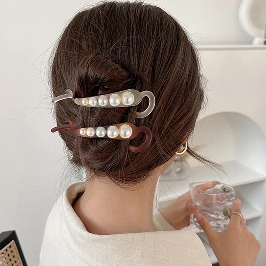 New Korean Ins Pearl Twisted Hair Clip Fashion Woman Plastic Hair Claw Hairpin Hair Accessories