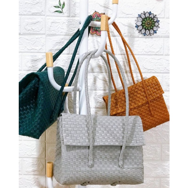 tas anyam plastik model tutup
