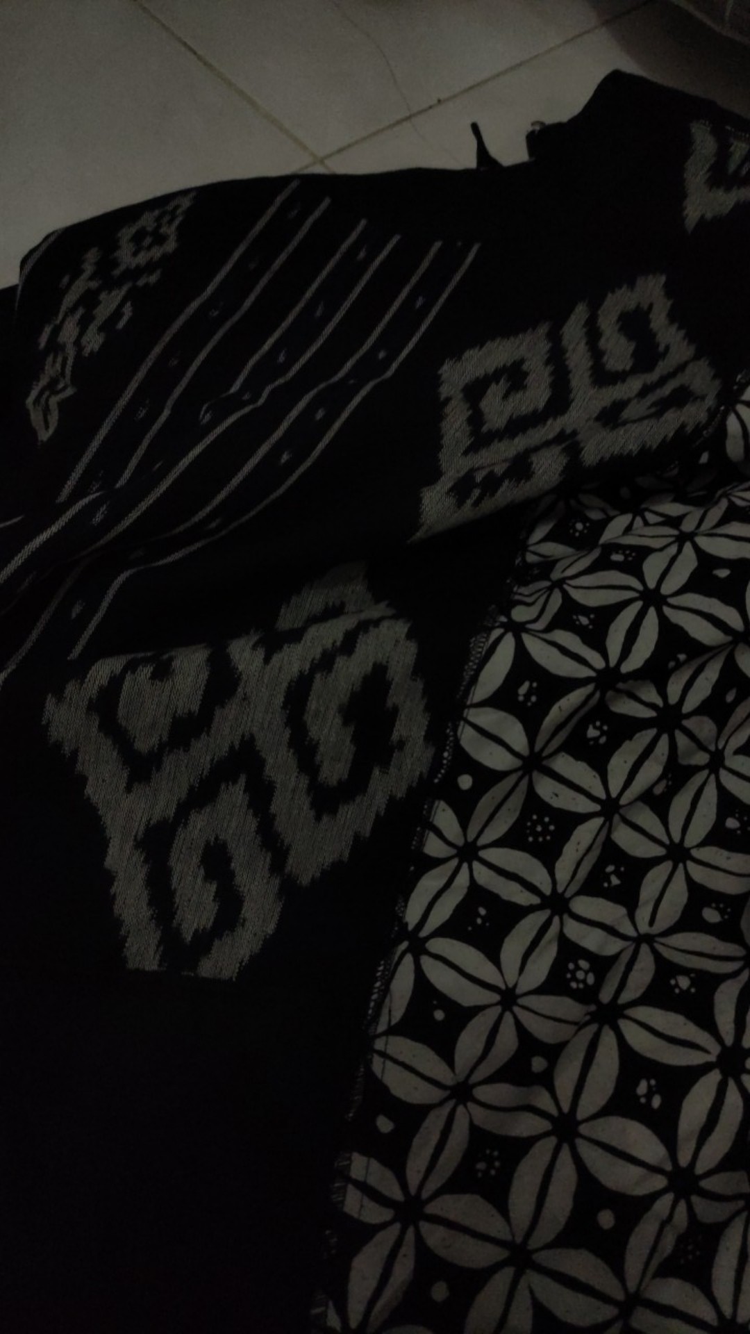 Atasan Batik Tenun Emma Black