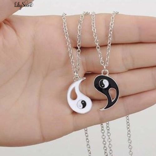 2 Pcs Hitam Putih Yin Yang Berongga Kalung Pasangan Sister Friend