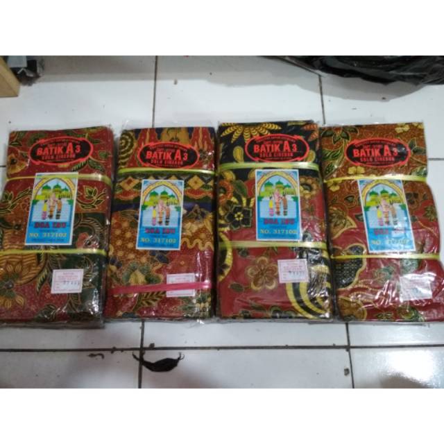 Kain batik sarung doa ibu