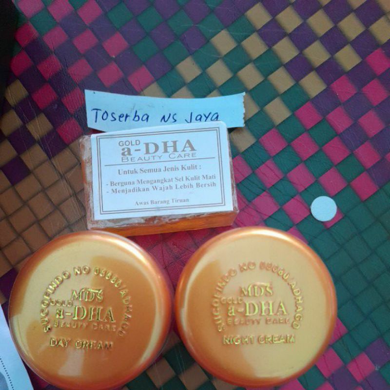 

Adha gold holo biru emboss mds super original