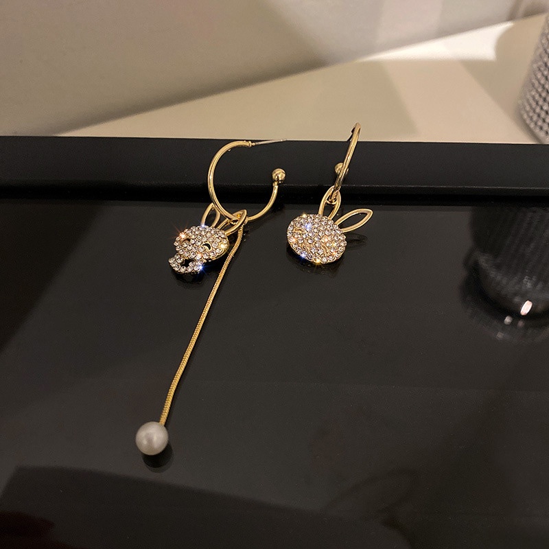 Anting Tusuk Gantung Asimetris Bahan Sterling Silver 925 Desain Kelinci Hias Mutiara + Berlian Untuk Wanita