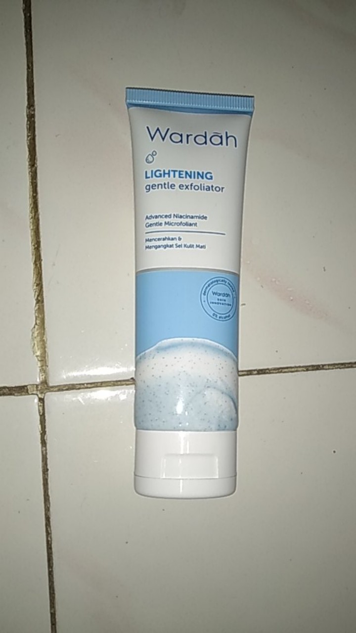 [EXCLUSIVE LAUNCH] Wardah Lightening Gentle Exfoliator  