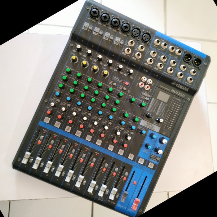 Mixer Audio Yamaha MG12XU 12-Channel Mixer with Effects