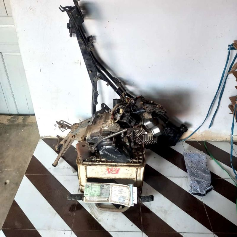 Mesin Engine set pengapian dan dokumen new megapro 2012 plat E cirebon