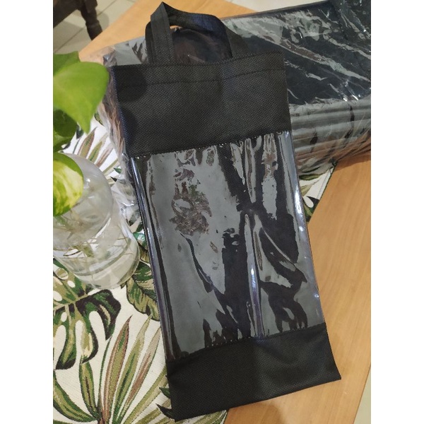 

TAS SPUNBOND polos BISA REQUEST WARNA./Tas Hajatan/tas kemasan Batik