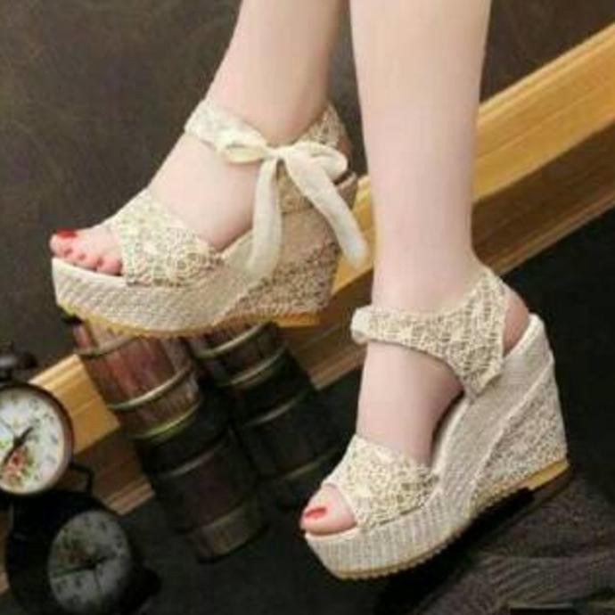 sendal sepatu wedges brukat (sendal sepatu wanita)