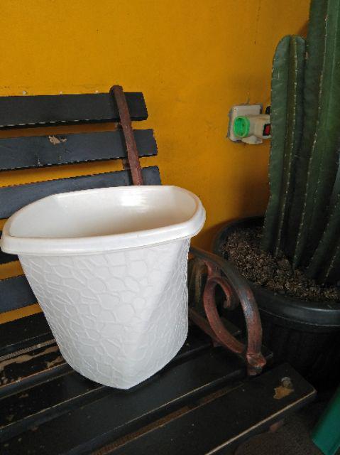 Pot Bunga Tanaman Twistter Putih 20cm