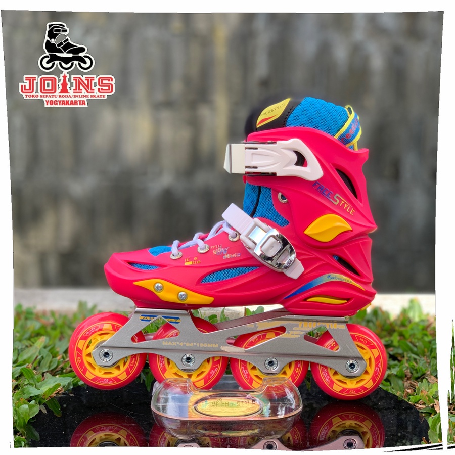 Sepatu roda Anak Inline Skate Anak Freestyle N8 Pink