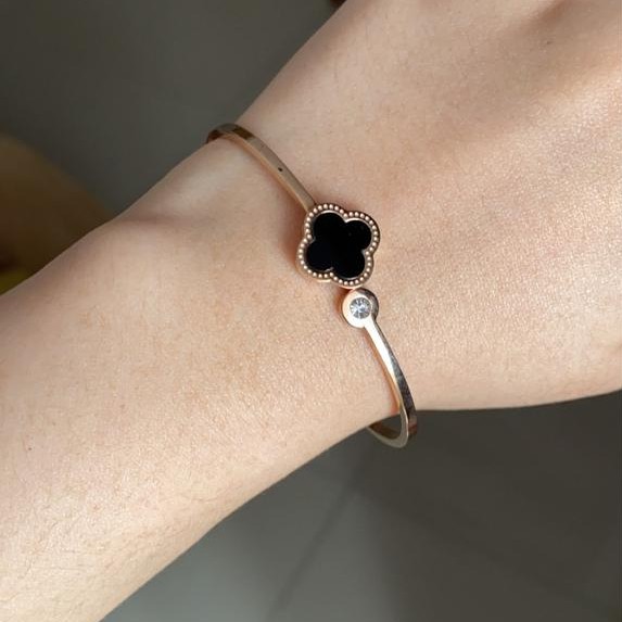 Gelang Bracelet Wanita Aksesoris Titanium Korea Cocok Hadiah GK107 motif clover elegant hitam