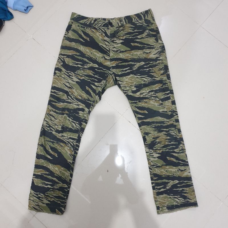 celana tiger stripe chino melar