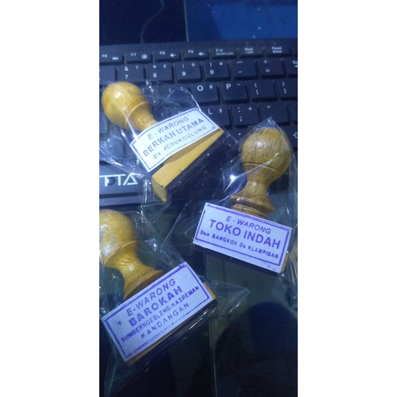

STEMPEL runaflek jadi 4,5 x 2 cm.kediri