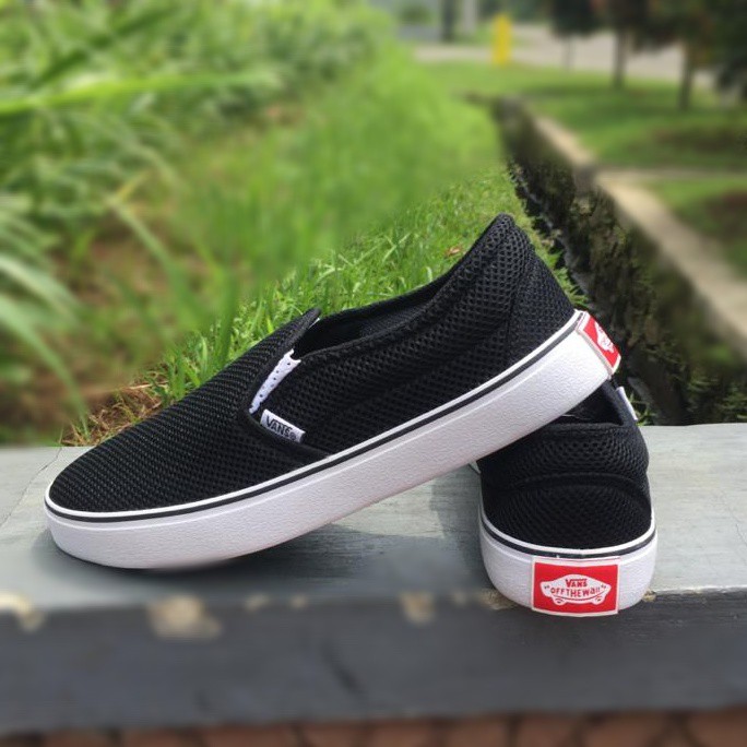 SEPATU KASUAL VANS SLIP ON SLIPON SLOP HITAM FOX PUTIH