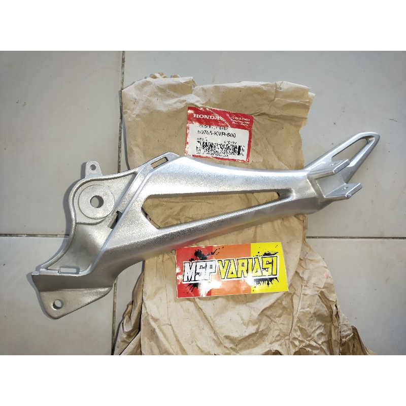 50705 KVR 600 Holder L P Step / Dudukan Footstep Belakang KIRI Honda REVO Old Lama Original Ori Asli
