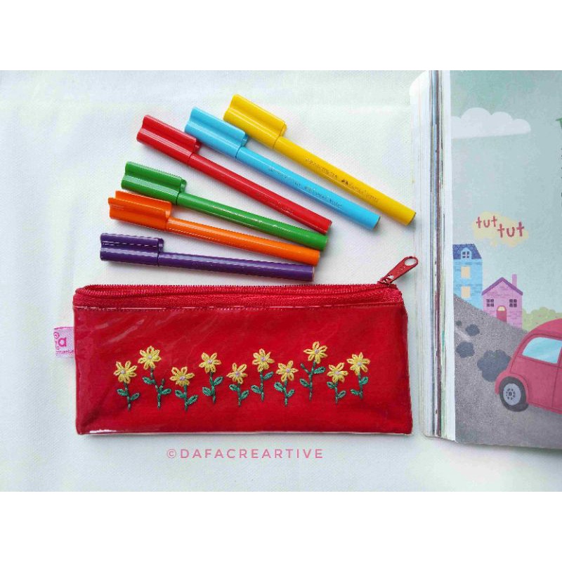 

Dompet Kotak Pensil Desain Sulam Benang - Souvenir Sekolah - Souvenir Anak