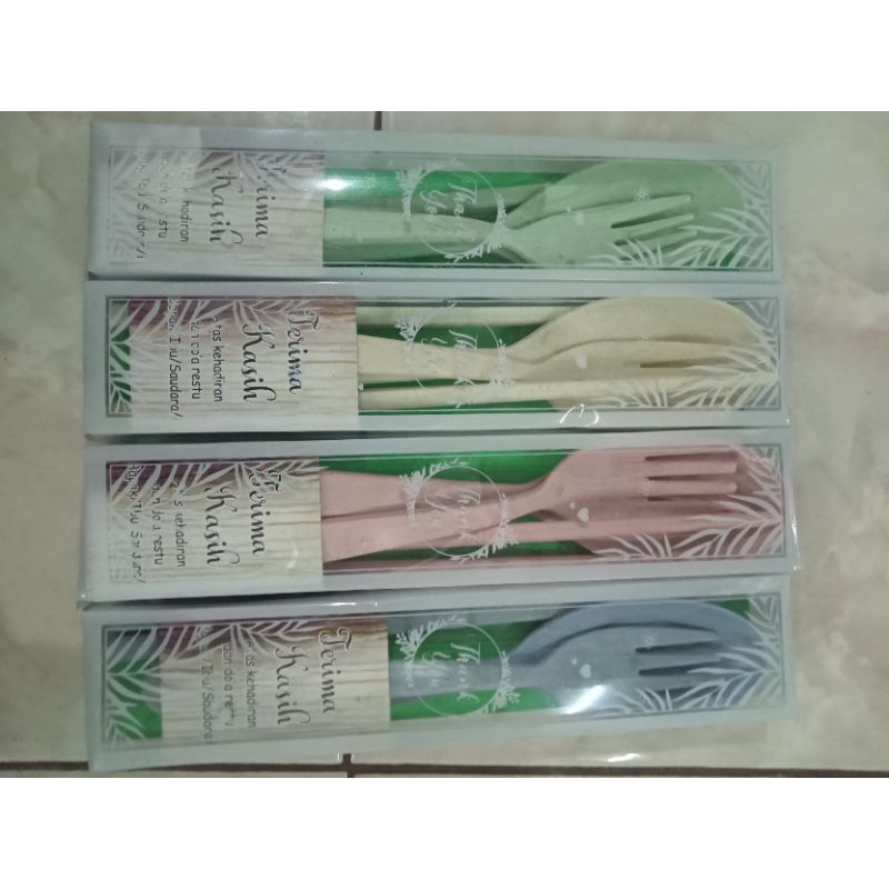 Souvenir Sendok Set Jerami Import
