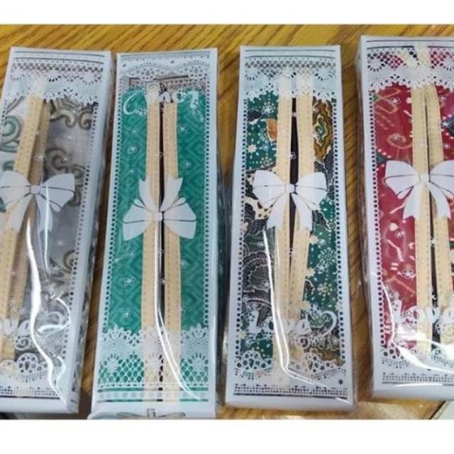 

Souvenir tempat pensil batik