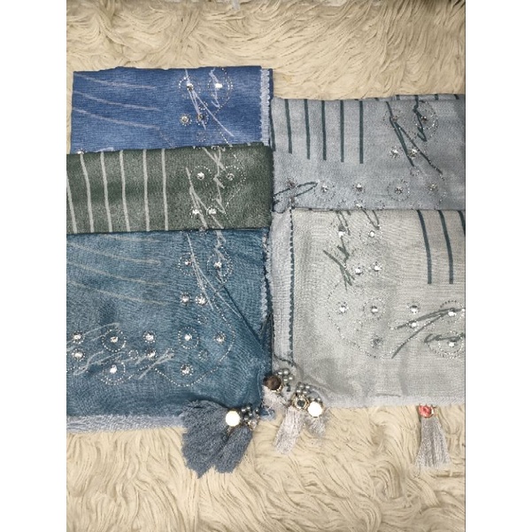 fiolla motip salur kecil