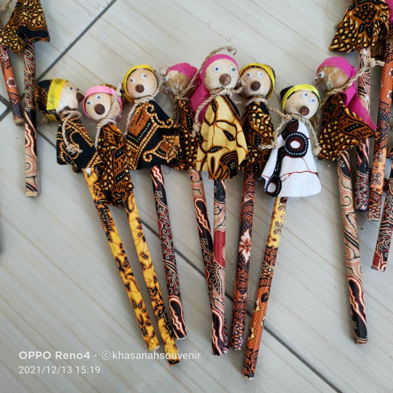 

souvenir pensil kayu boneka / pensil unyil