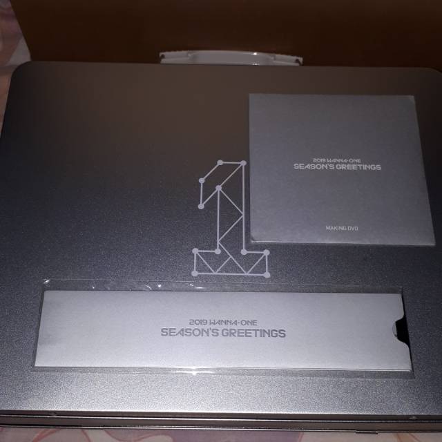 Wanna One Season's Greetings 2019