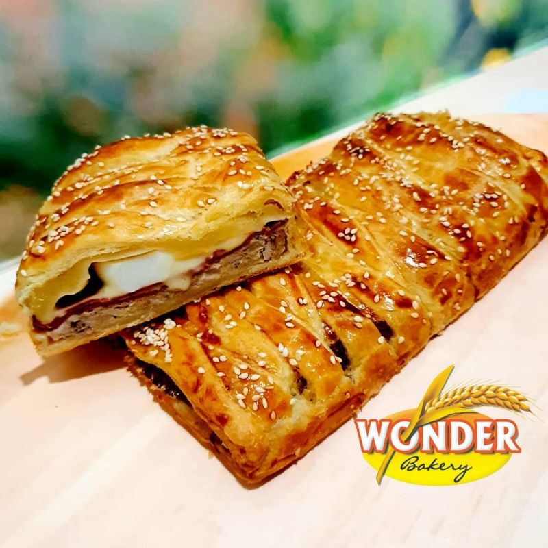 

Picnic Roll Wonder Bakery - Isian Telur Beef Keju