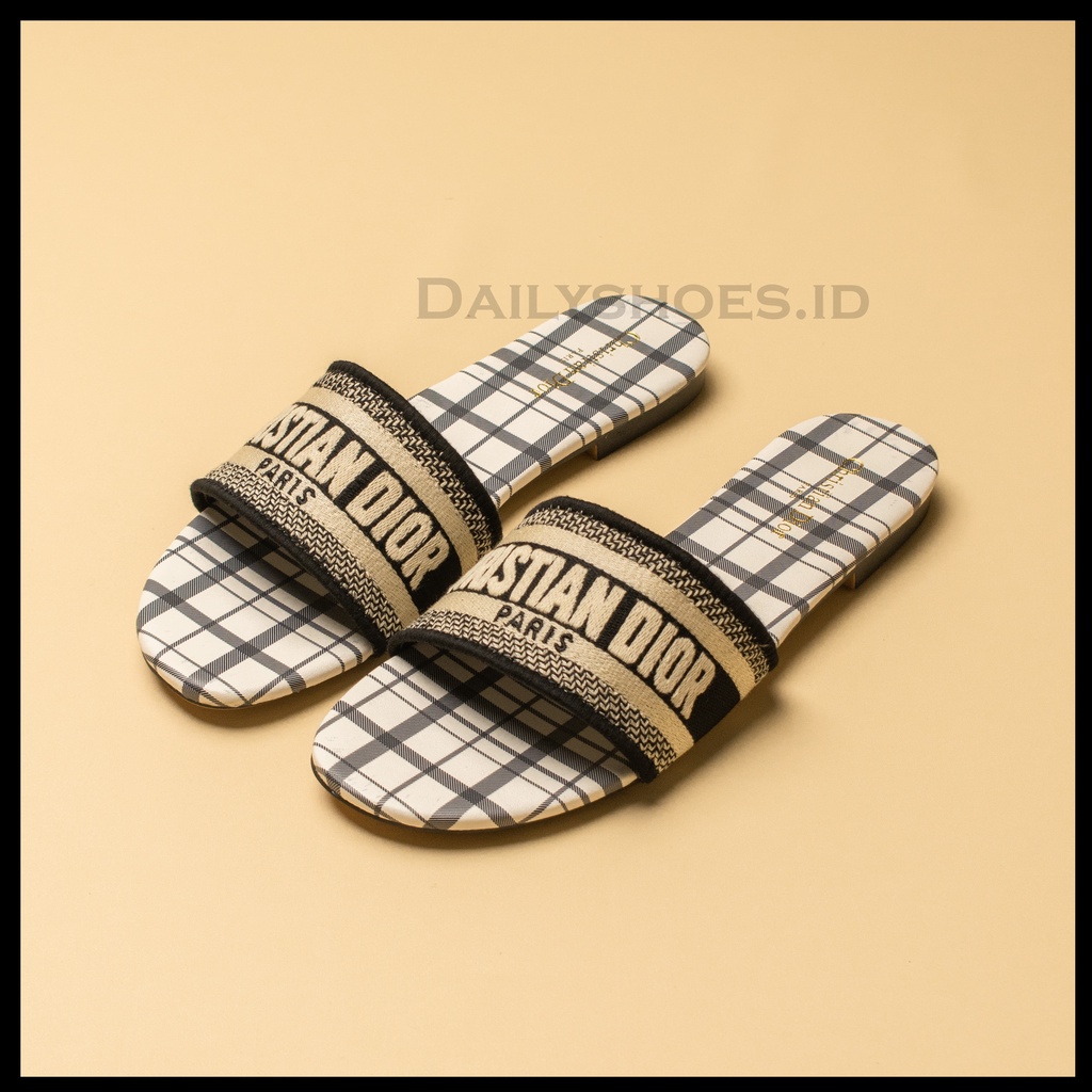 Sandal D 018 / Sendal Slop Teplek Santai Wanita D 018  Flat 1.5 cm Murah Berkualitas