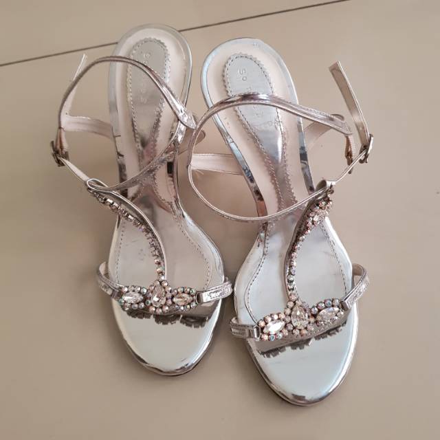 Heels Aveda silver mata2 preloved size 36 like new @200k