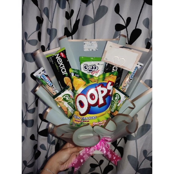 

HAMPERS SNACK BUCKET HEMAT