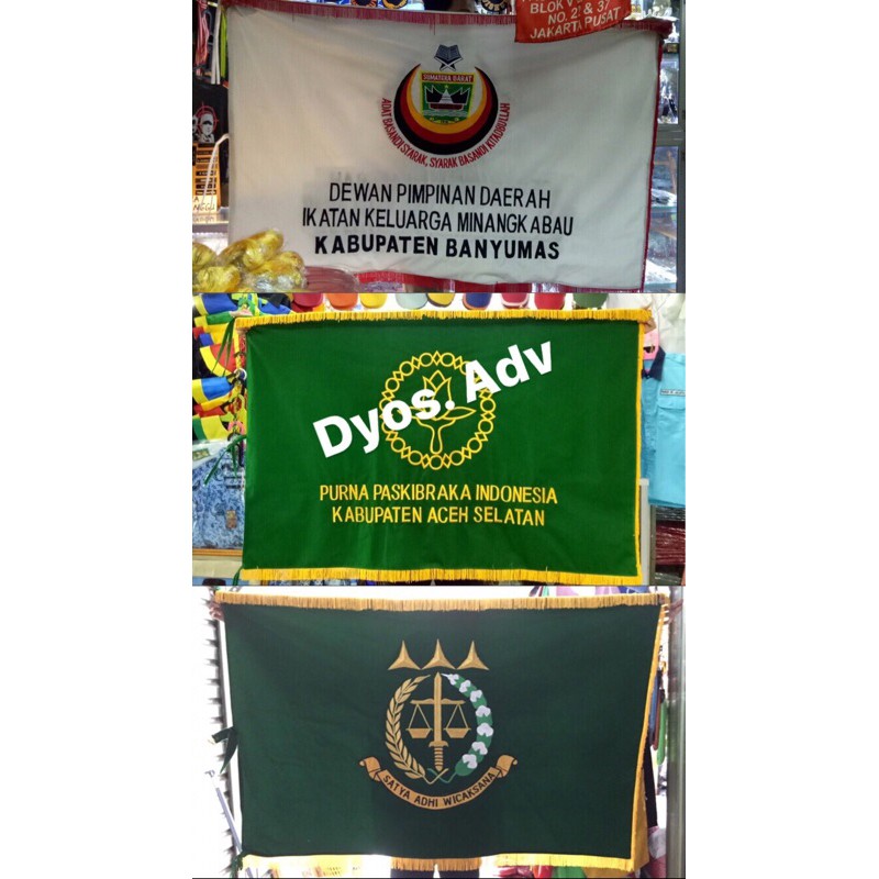 Bendera pataka bolak balik bahan bludru bordiran pakai rumbai