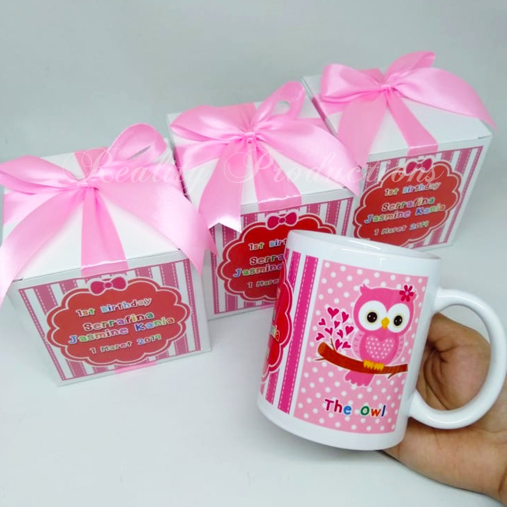 Grosir Souvenir Mug Ultah Aqiqah Kemasan Box Sticker Pita Desain Custom Minimal 24 Pcs