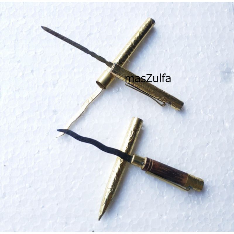 

Keris Bolpen Pulpen Bolpoin Kuningan Paket 2pcs Kpleksi Antik Zulfa Keris