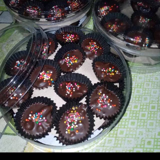 

Coklat kacang ....