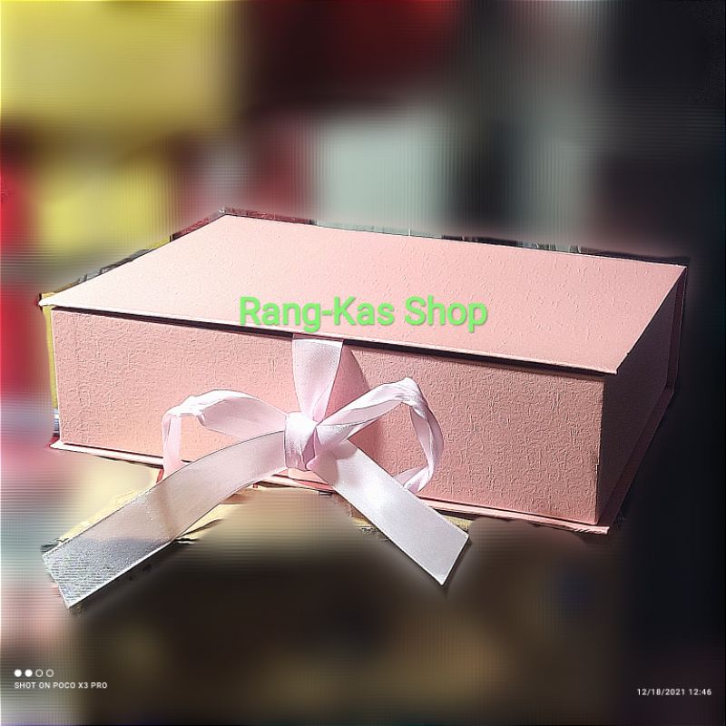 

Giftbox kotak kado pita b.07 21x28x7cm