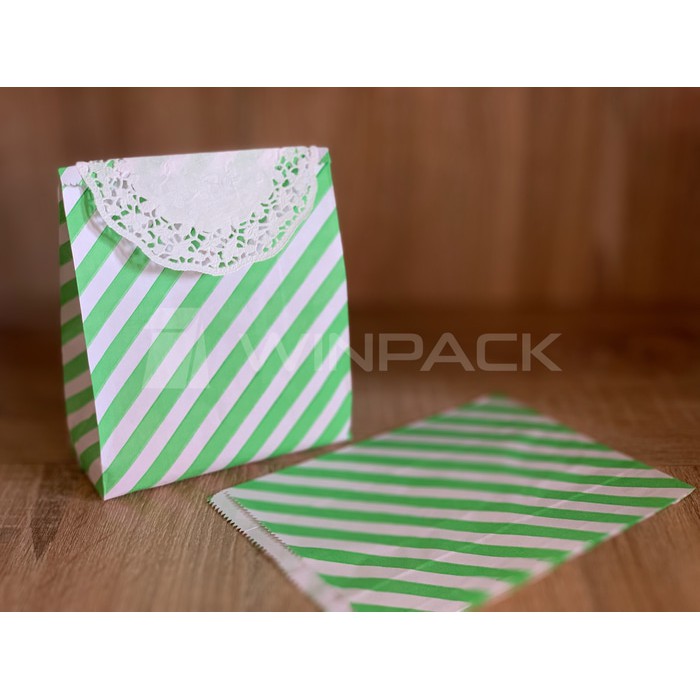 

Kantong Kertas (Paper Bag) Motif Garis Hijau Putih (16 x 23 x 8 cm)