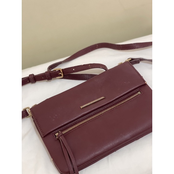 Tas Selempang Charles & Keith